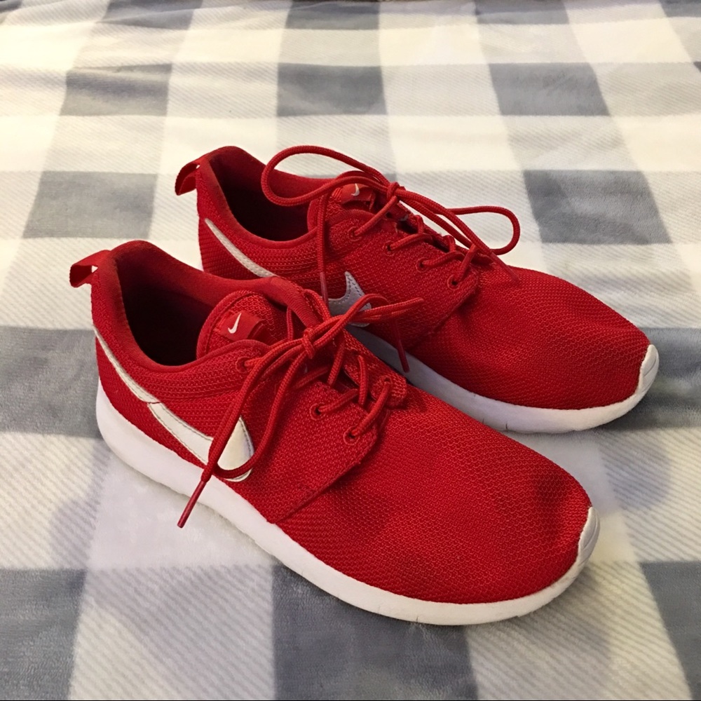 Red Nike roshe